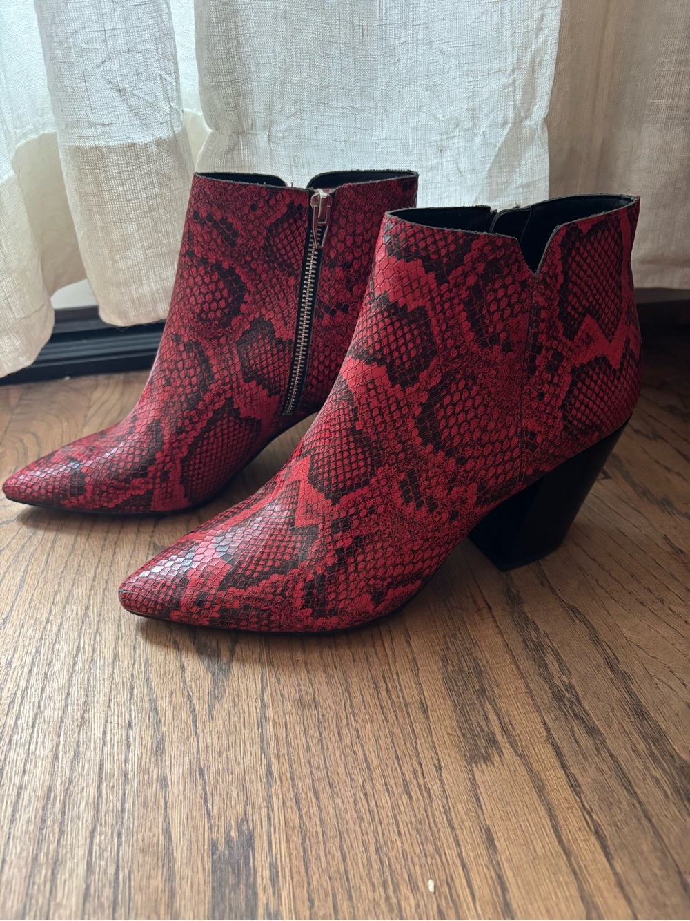 New Dolce Vita Red Snake-Print Pointed Ankle Boots - Picture 3 of 4